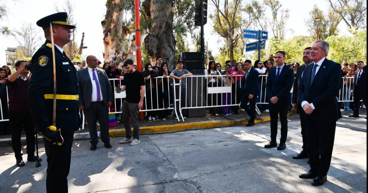 El gobernador Eliacuteas Suaacuterez participoacute del acto por el 74deg aniversario de la Policiacutea de la Provincia