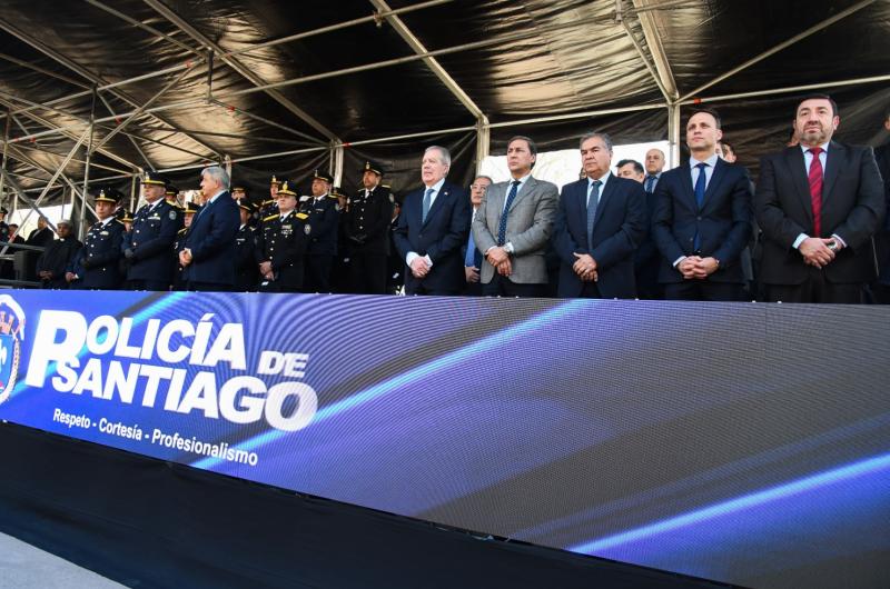 El gobernador Eliacuteas Suaacuterez participoacute del acto por el 74deg aniversario de la Policiacutea de la Provincia