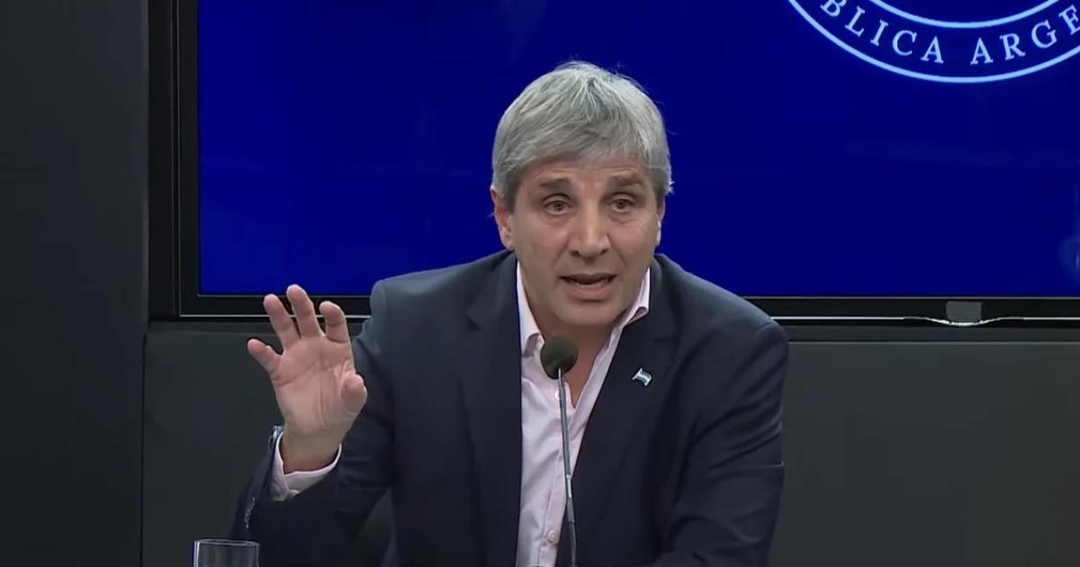 EN VIVO Caputo anuncia medidas econoacutemicas en conferencia de prensa