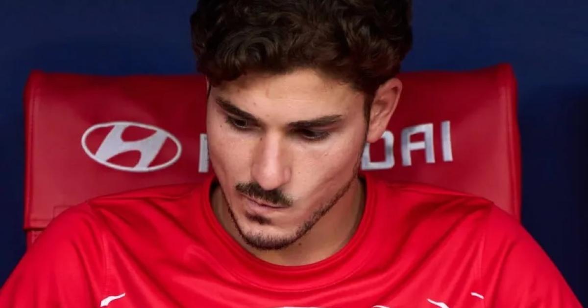 Juliaacuten Aacutelvarez se ausentoacute del entrenamiento de Atleacutetico de Madrid por una indisposicioacuten en medio de los silbidos