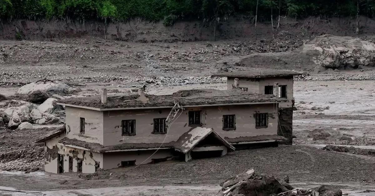 Tragedia- brutal alud en Nepal arrasoacute varias localidades dejoacute maacutes de 100 muertos y 400 desaparecidos