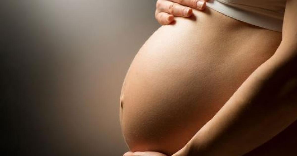 Intentoacute ahorcar a pareja embarazada cuando lo descubrioacute con otra mujer