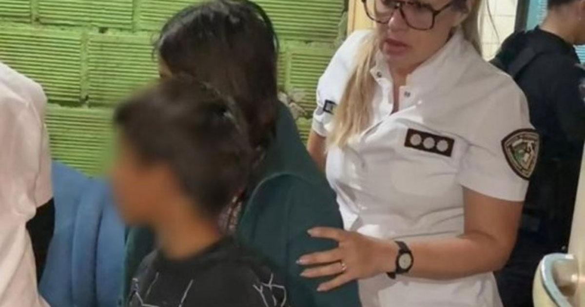 Quiso intercambiar a sus hijos por un auto y quedoacute detenido