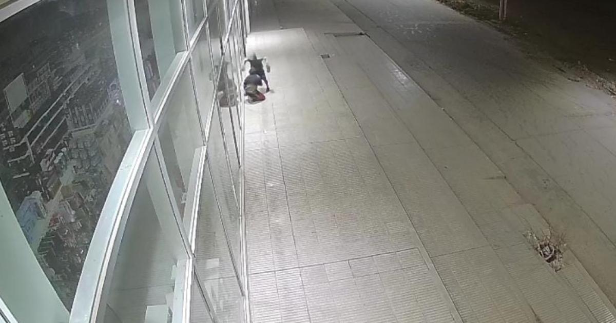 Dos sujetos atacaron un comercio durante la madrugada y escaparon