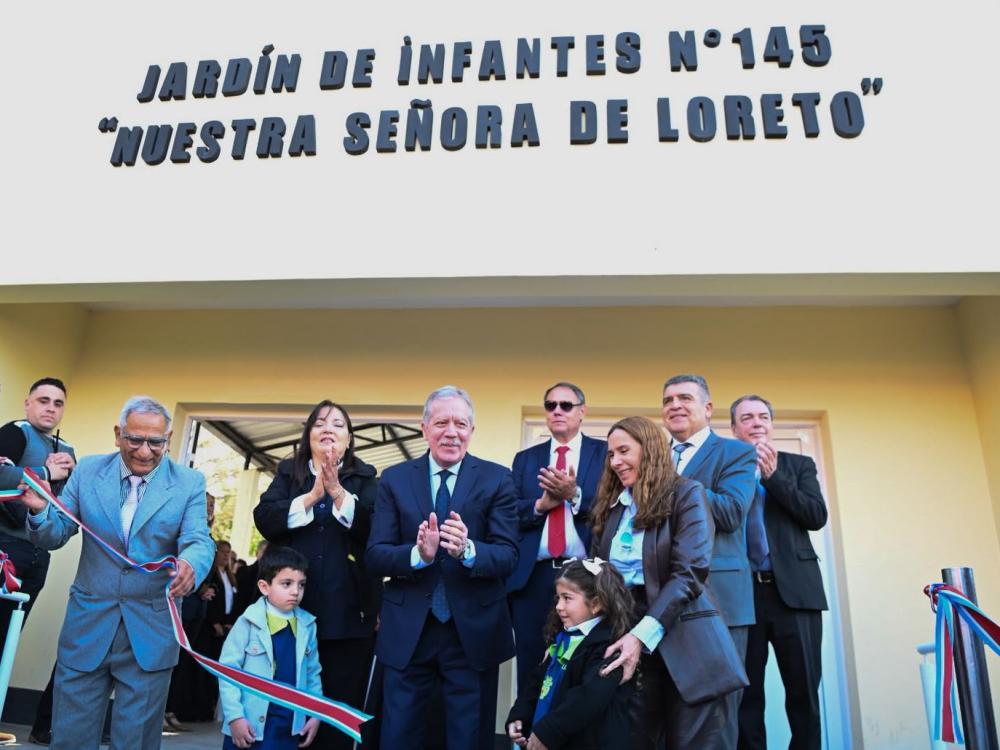 Elías Suárez inauguró cuatro obras escolares y entrega viviendas sociales en el interior provincial