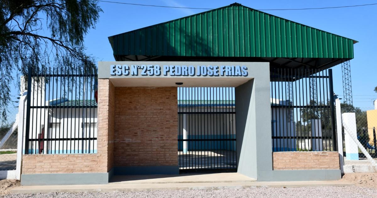 Eliacuteas Suaacuterez inaugura obras escolares en Atamisqui y Loreto