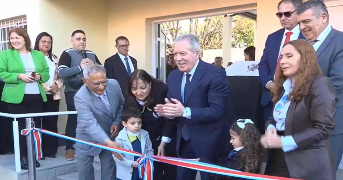 Eliacuteas Suaacuterez inauguroacute cuatro obras escolares y entrega viviendas sociales en el interior provincial
