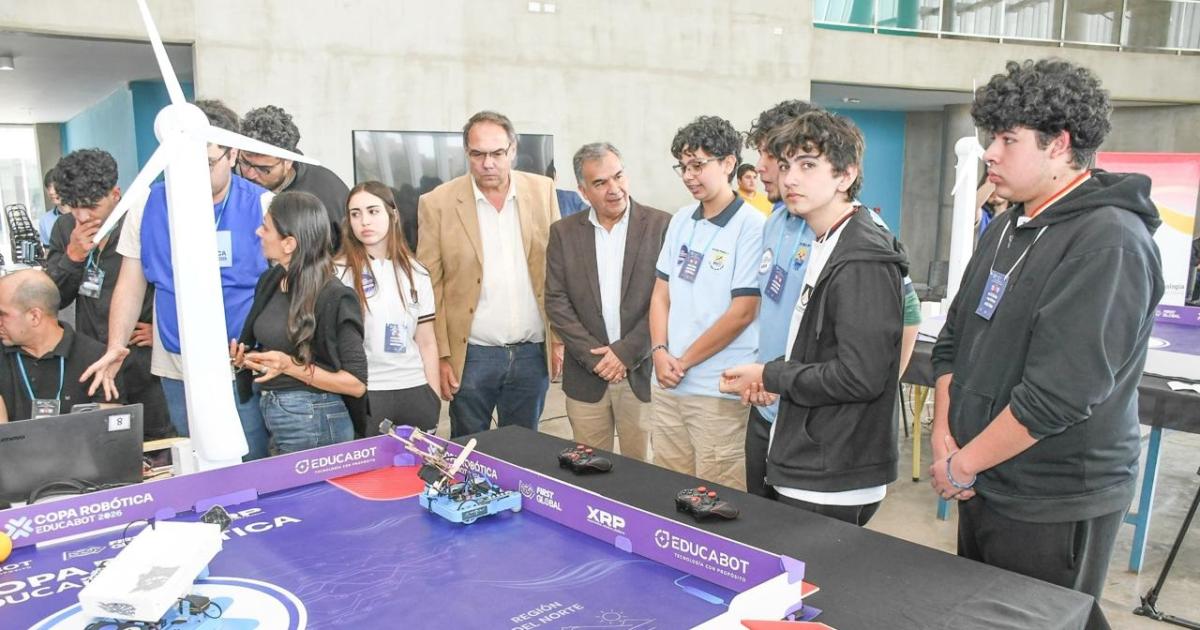La Municipalidad acompantildeoacute la edicioacuten de la Copa Roboacutetica Educabot 2026 en el parque Sur