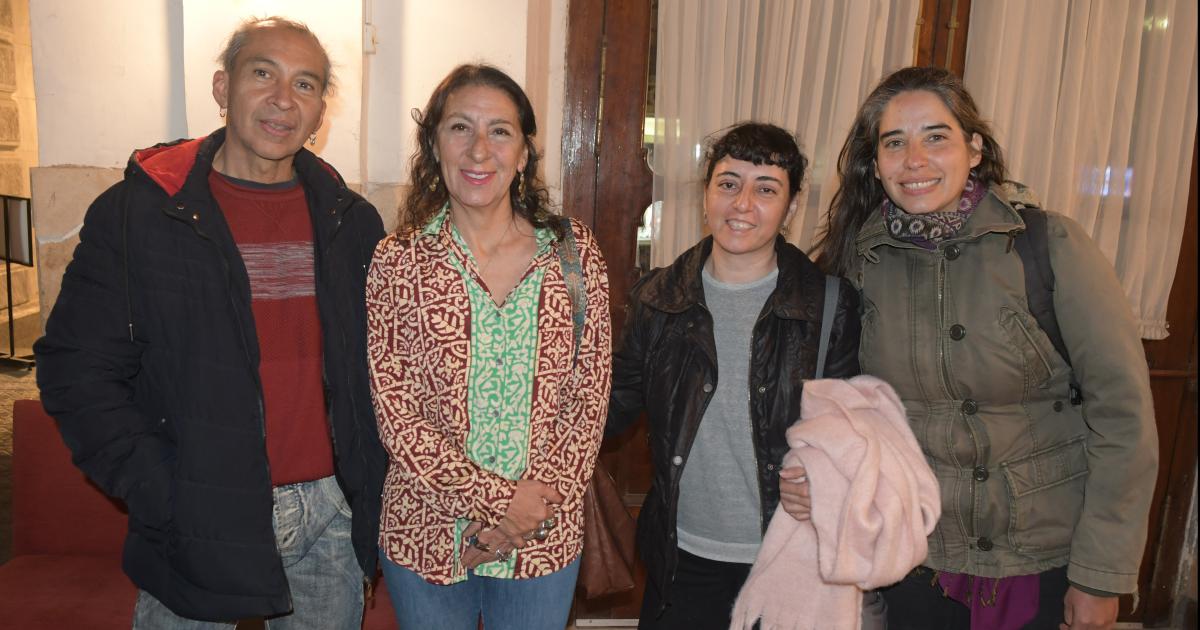 SIETE VIENTOS EN EL SALOacuteN DE LOS ESPEJOS