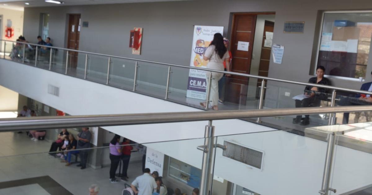 PROCESO- La denuncia sostiene que el individuo envió stickers a la adolescente ahora con 15 años También que a los 12 recurrió a un celular