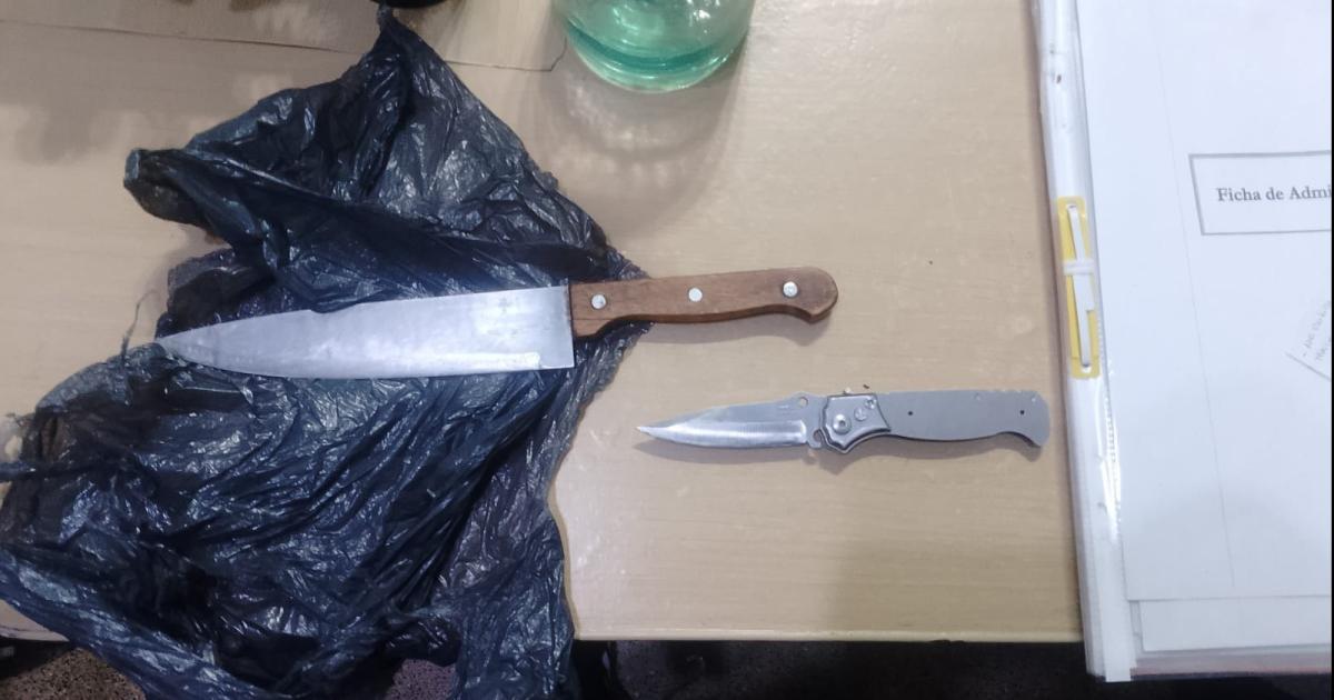 Preocupacioacuten escolar- secuestran dos cuchillos en poder de dos alumnos dentro de un colegio