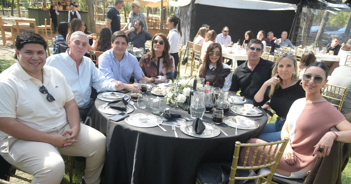 Santiago Ramiro Marcelo Jorgelina María Pía Rodrigo Cecilia y Mayra