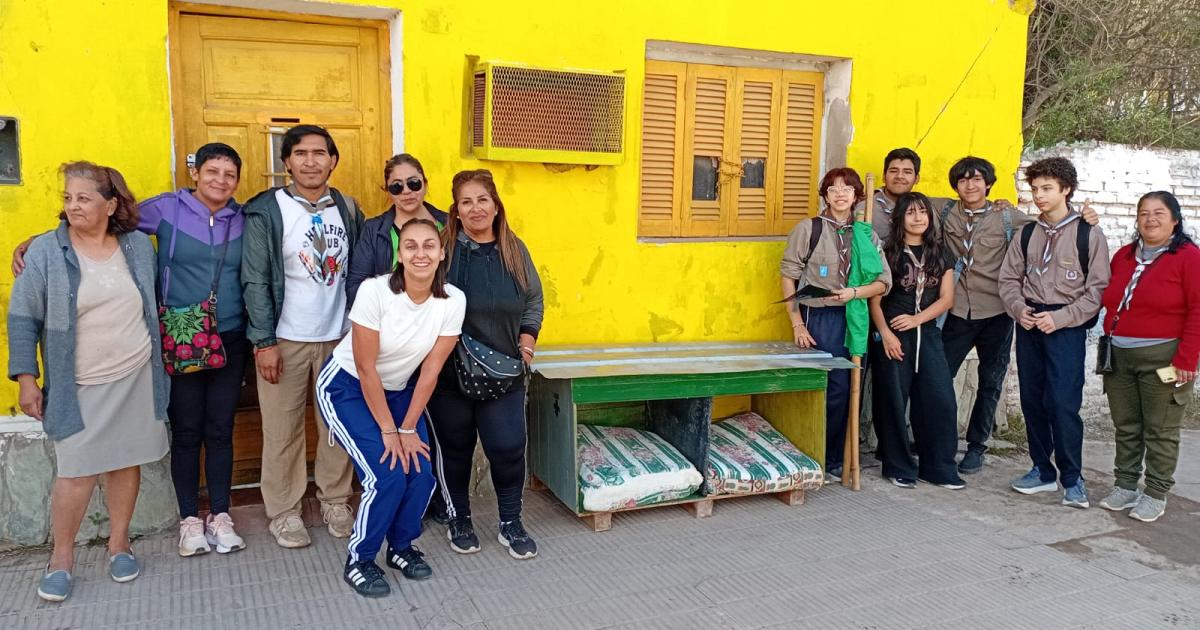 Huellitas de Antildeatuya y el grupo Scout Antonino Taboada colocaron 6 casitas para perros callejeros