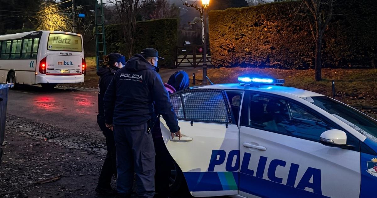 Golpeoacute a una mujer y amenazoacute con un arma blanca a un taxista que intentoacute defenderla