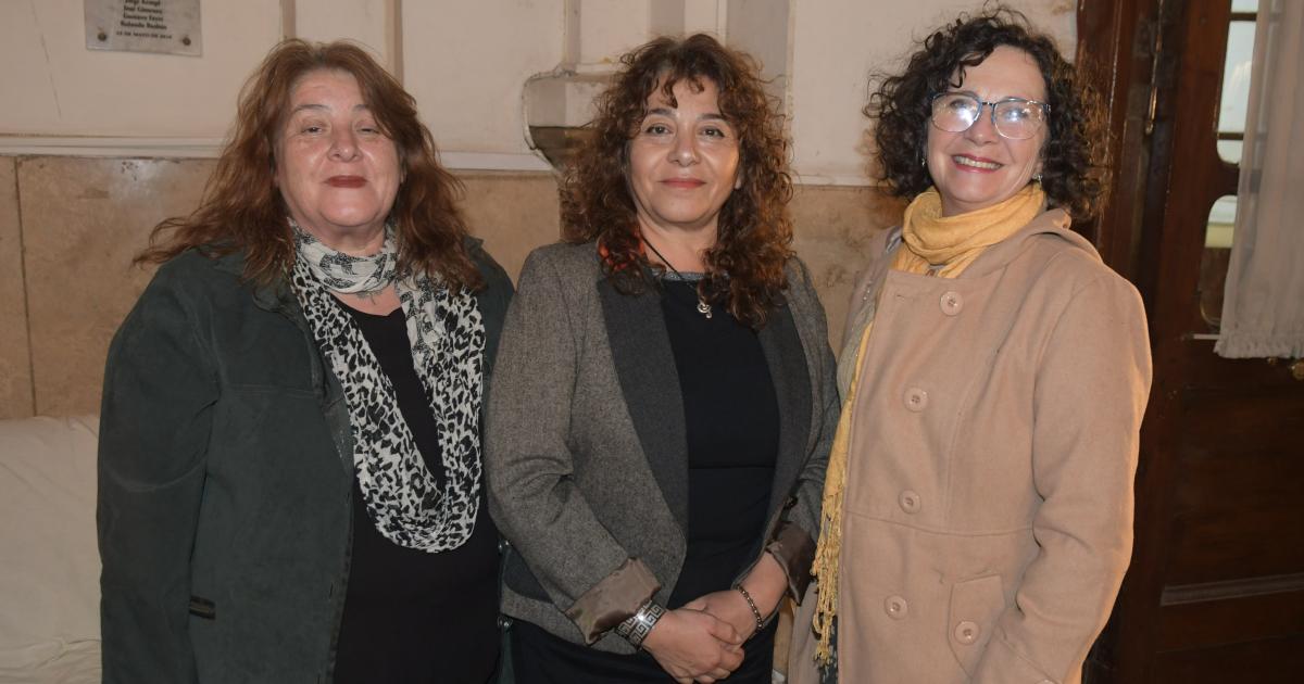 SIETE VIENTOS EN EL SALOacuteN DE LOS ESPEJOS