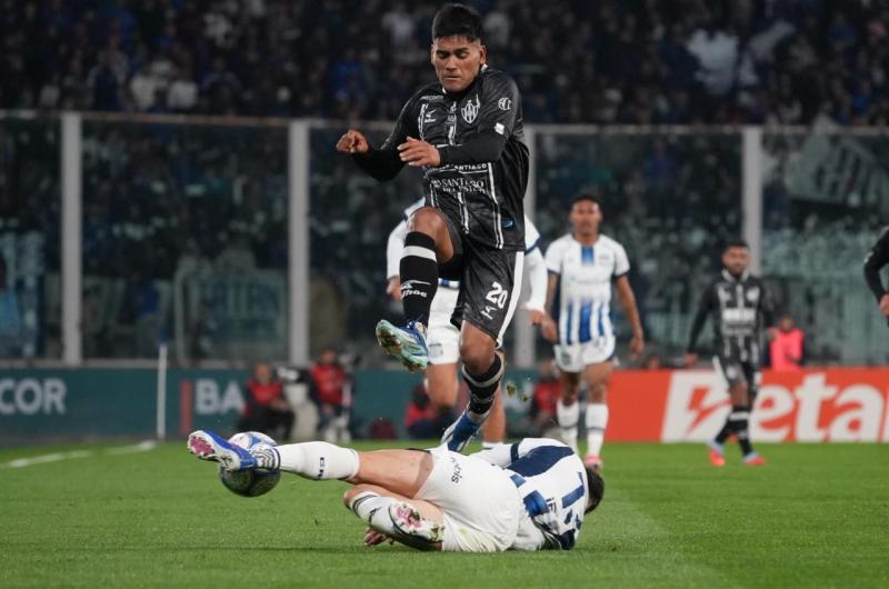 Central Coacuterdoba rescatoacute un punto ante Talleres
