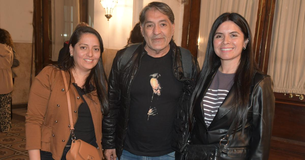 SIETE VIENTOS EN EL SALOacuteN DE LOS ESPEJOS