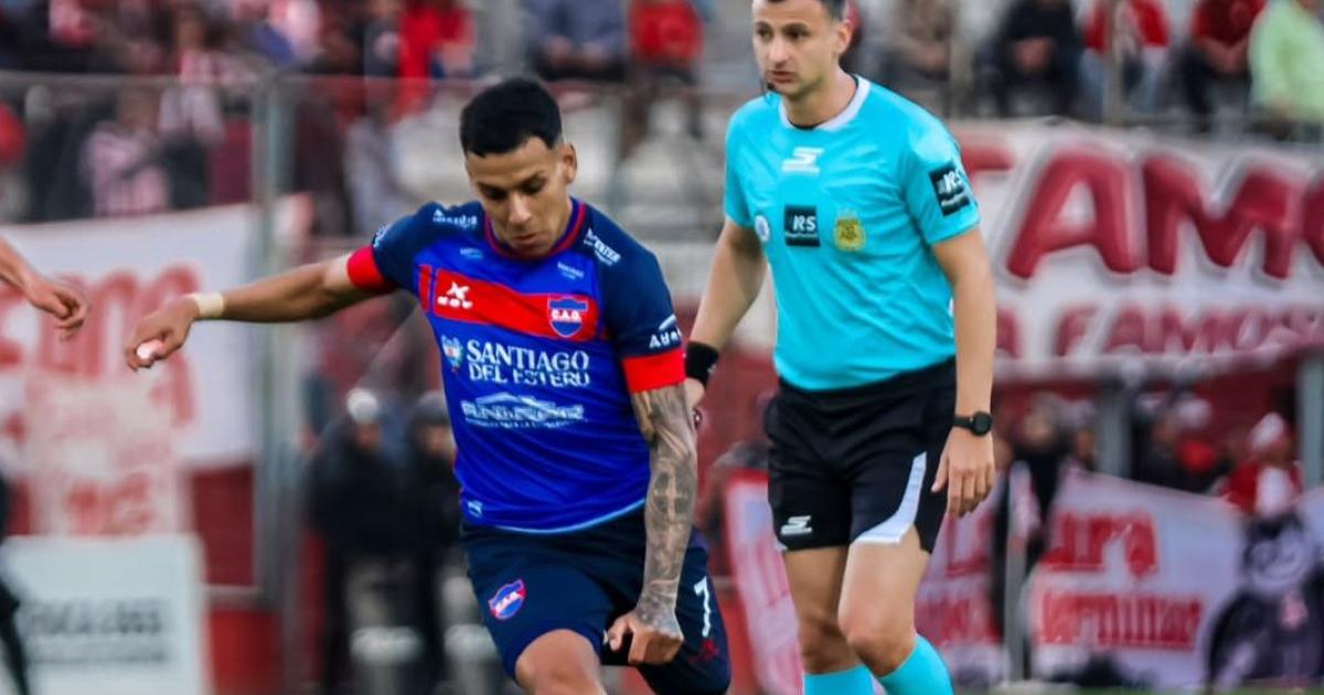Santiago Sala jugador de Güemes en el partido ante San Martin de Tucumn (Foto- Redes sociales club Güemes)