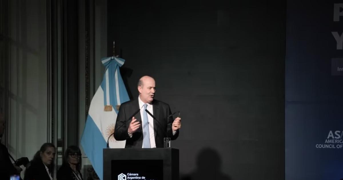 Sturzenegger reconoce la peacuterdida de empleo formal