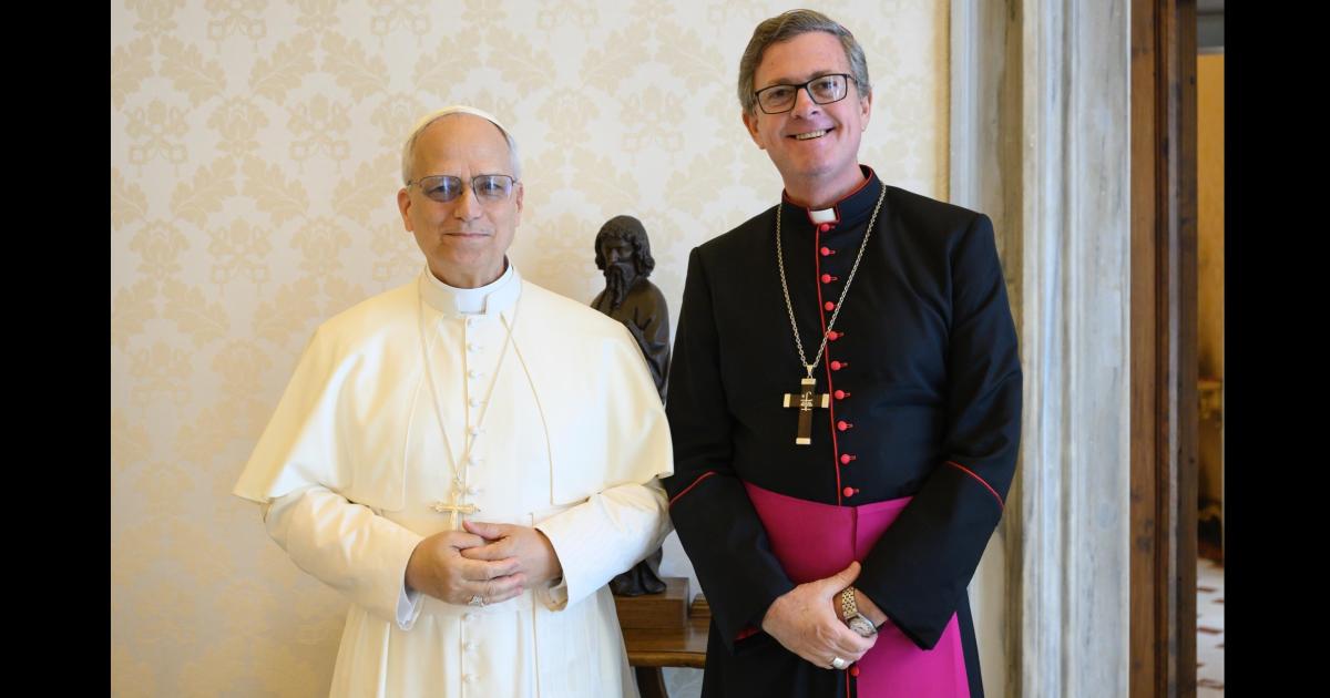 El Papa León XIV junto al Arzobispo de Buenos Aires Jorge García Cuerva (foto- La Voz de la Iglesia Porteña)