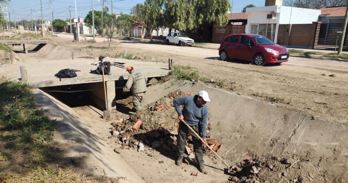 Aceleran tareas de mantenimiento de desaguumles pluviales