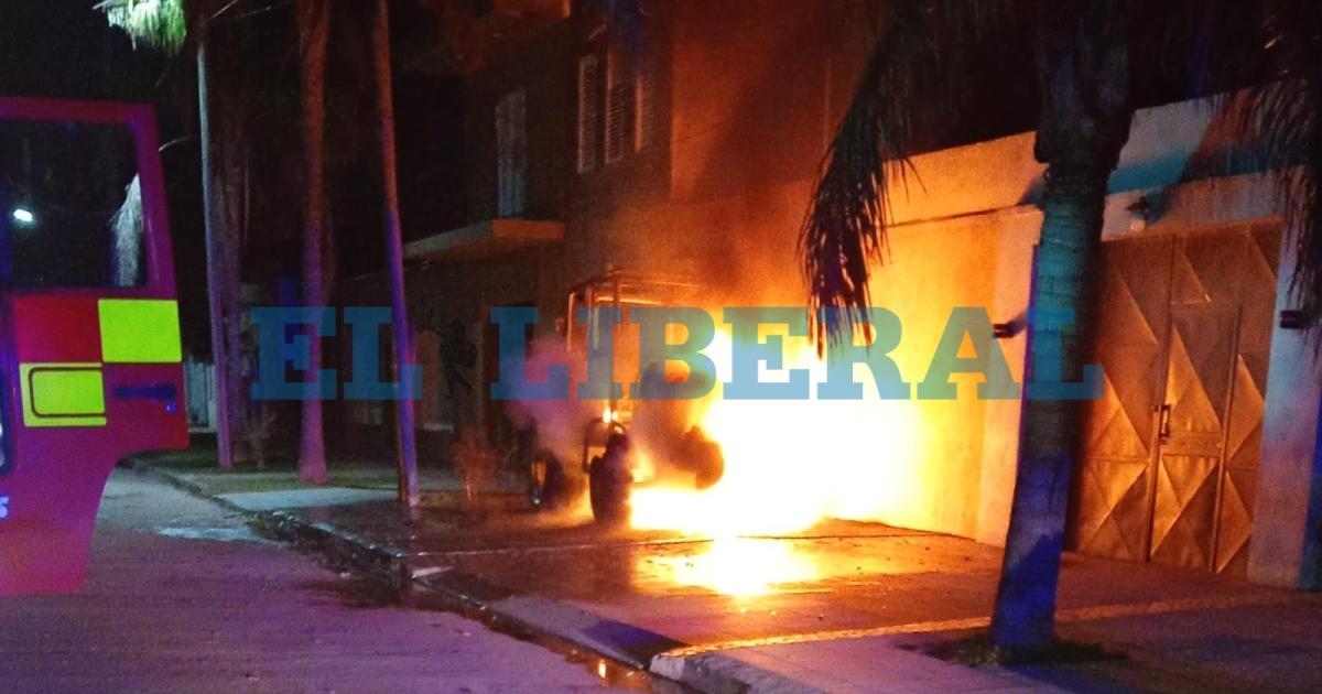 Incendio en Quimiliacute- un tractor se prendioacute fuego durante la madrugada y hubo dantildeos materiales