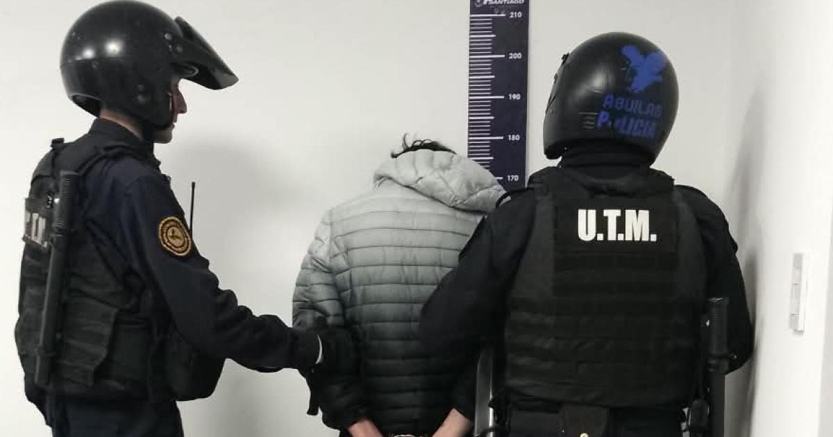 Detuvieron a un hombre acusado de arrebatarle el celular a una mujer