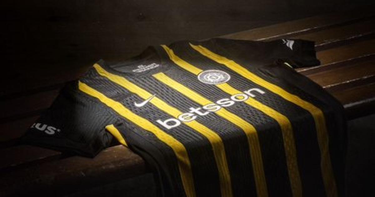 Racing presentoacute su nueva camiseta en medio de la crisis deportiva