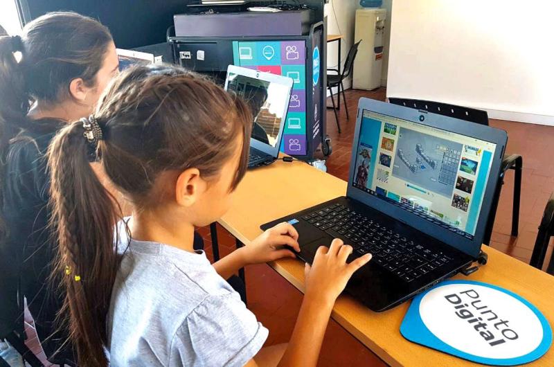Inscriben para el curso de Programacioacuten con Scratch para nintildeos