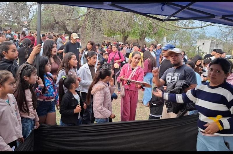 Un colorido festejo tuvieron los nintildeos de la localidad de Villa La Punta