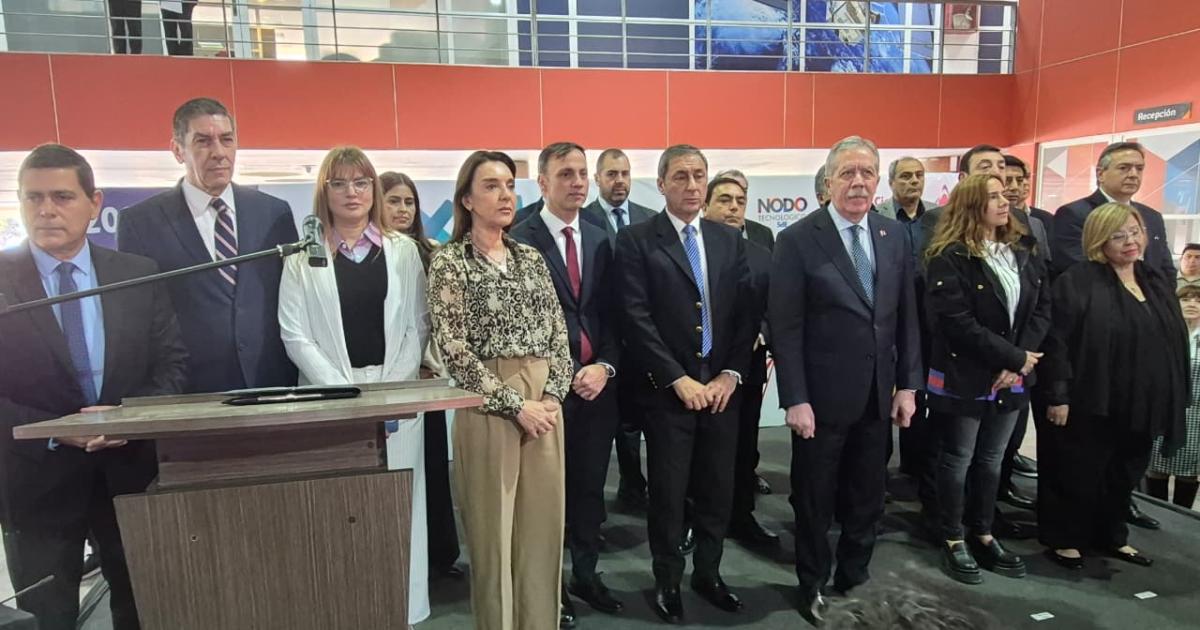 Eliacuteas Suaacuterez inauguroacute la Feria de Ciencia y Tecnologiacutea en el Nodo Tecnoloacutegico