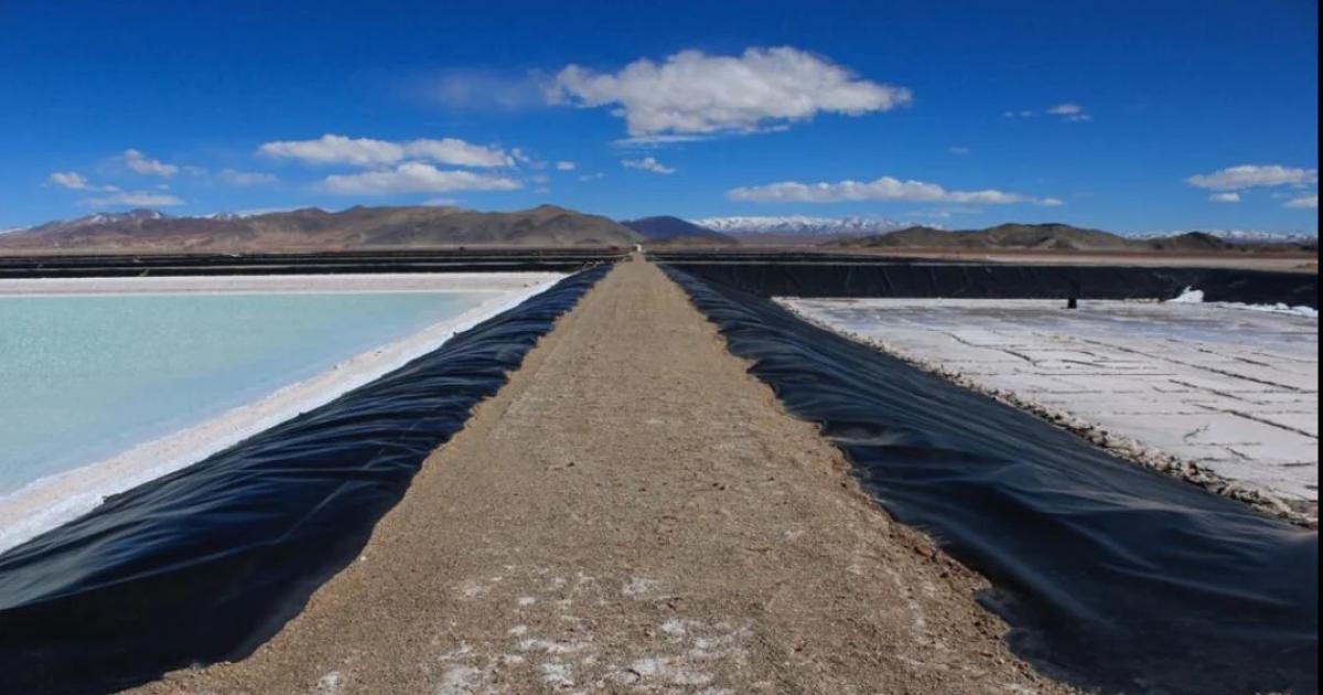 El BID financiaraacute planos de produccioacuten de litio en Salta y Catamarca