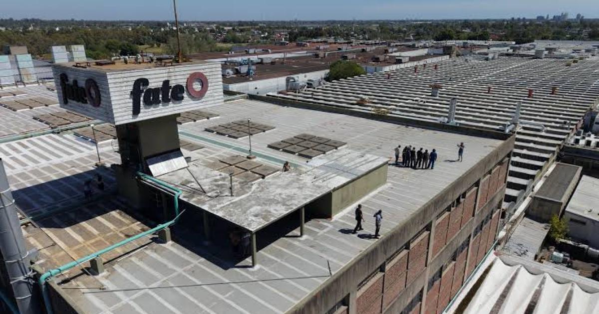 Empresarios pyme y gremios advierten por la caiacuteda de la industria y el empleo