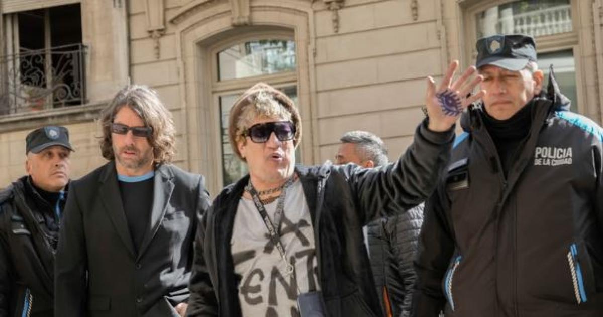 Cristin Pity Álvarez saliendo del hospital - Foto- Noticias Argentinas