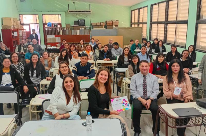 Desarrollan charla en Antildeatuya para abordar la diversidad en el aula