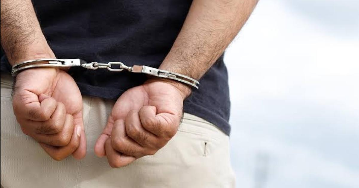 Amenazoacute a una familia con un cuchillo para conseguir drogas y seguiraacute detenido en Villa Paulina