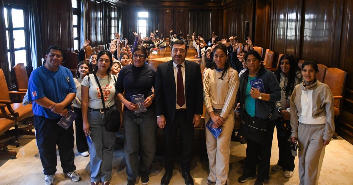  Alumnos de la ciudad de Bandera visitaron Casa de Gobierno