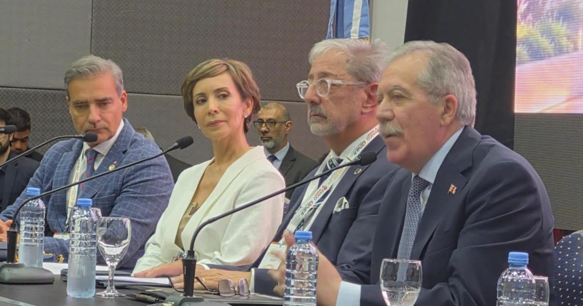 Adriaacuten Gaspar- Construir juntos una ginecologiacutea maacutes humana