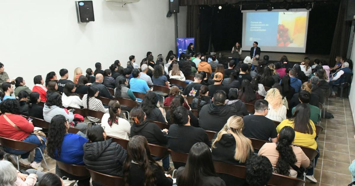 Capacitacioacuten gratuita para trabajadores y productores de alimentos- coacutemo obtener el carnet