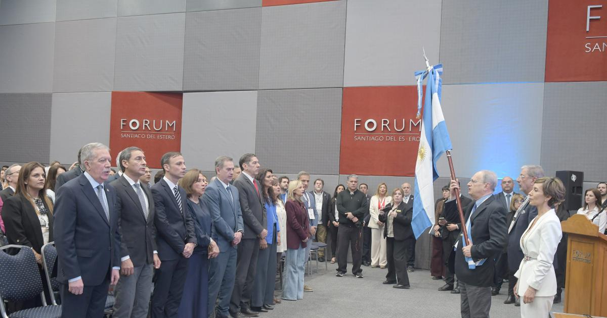 APERTURA El gobernador Elías Surez presidió el acto de inicio del XL Congreso de la Federación Argentina de Sociedades de Ginecología y Obstetricia
