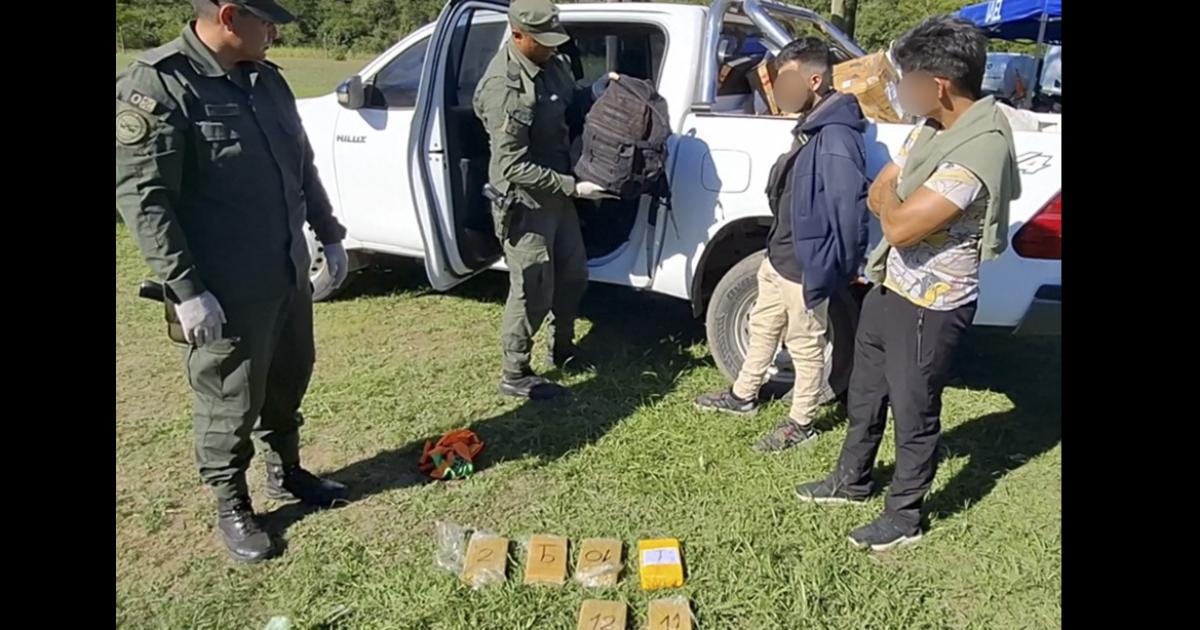 Los gendarmes requisaron el rodado en que se movilizaban los efectivos detenidos (Foto- Fiscalesgobar)