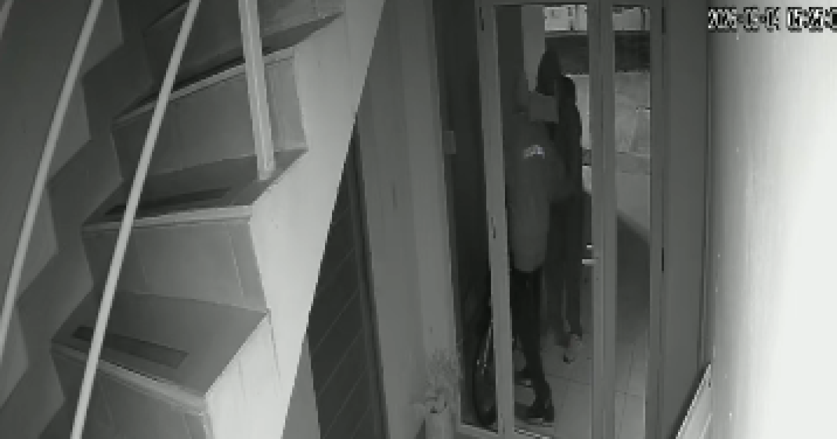 Robo de espejos de motovehículos en el Barrio Altos del Golf