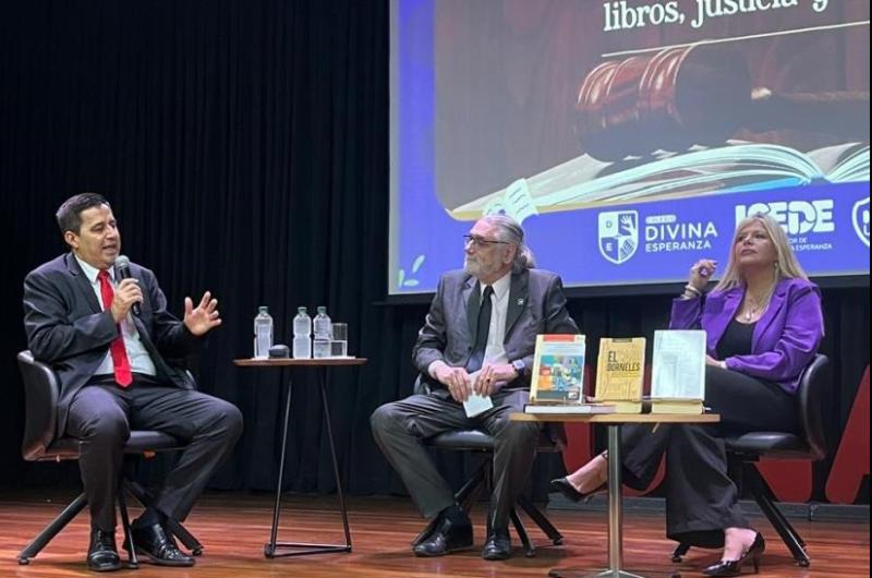 Magistrados santiaguentildeos disertaron en la 22deg LibroFeria de Paraguay