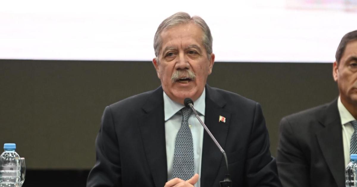 El gobernador Eliacuteas Suaacuterez participaraacute hoy en Coacuterdoba de un panel de la Semana Social