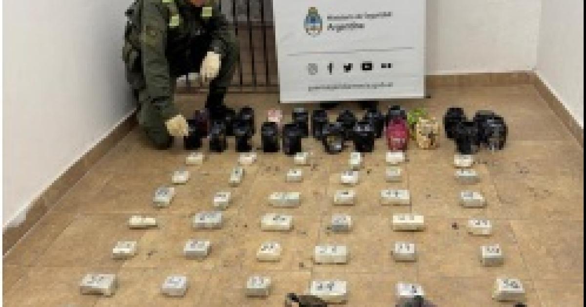 Millonario golpe al narcotraacutefico- interceptan tour de compras con casi 10 kilogramos de cocaiacutena