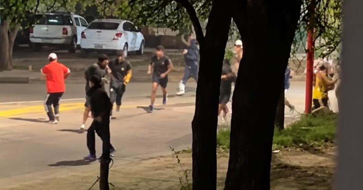 Batalla campal- pelea dantildeos y tiros en predio deportivo
