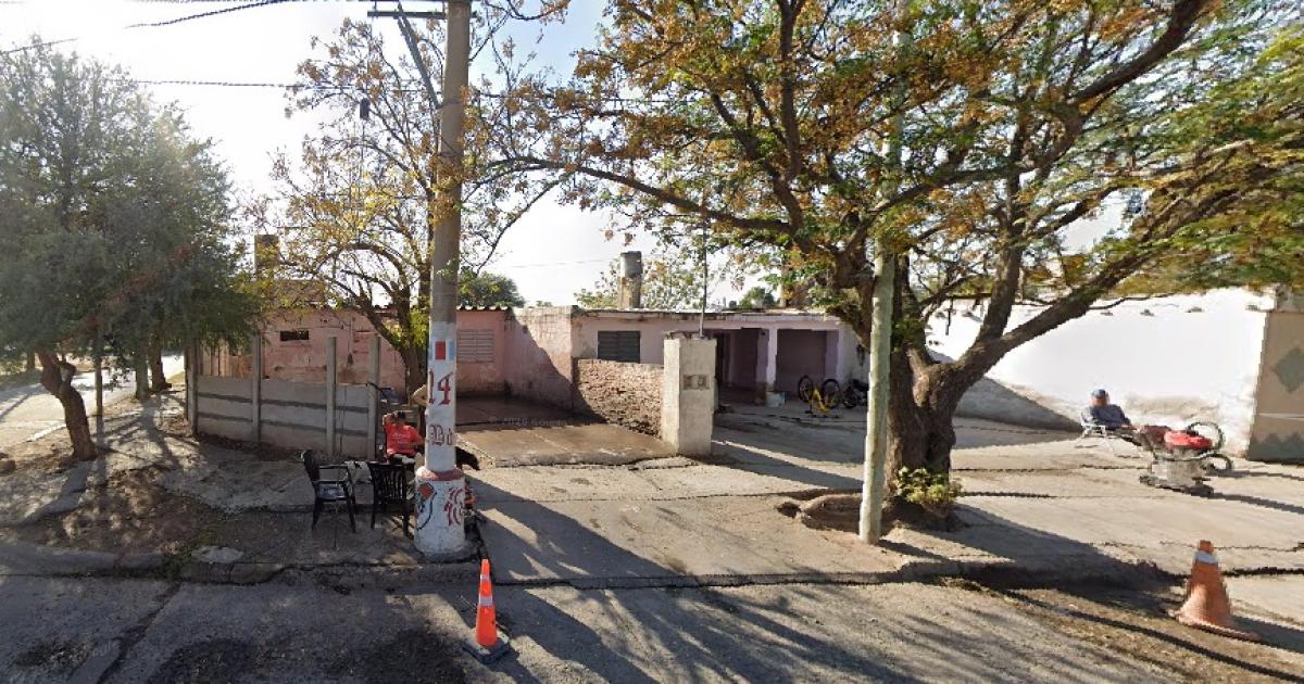 B� SARMIENTO El sangriento incidente se registró pasadas las 12 del mediodía de ayer sobre avenida Colón Homicidios y la fiscal trabajaron en la casa del hecho