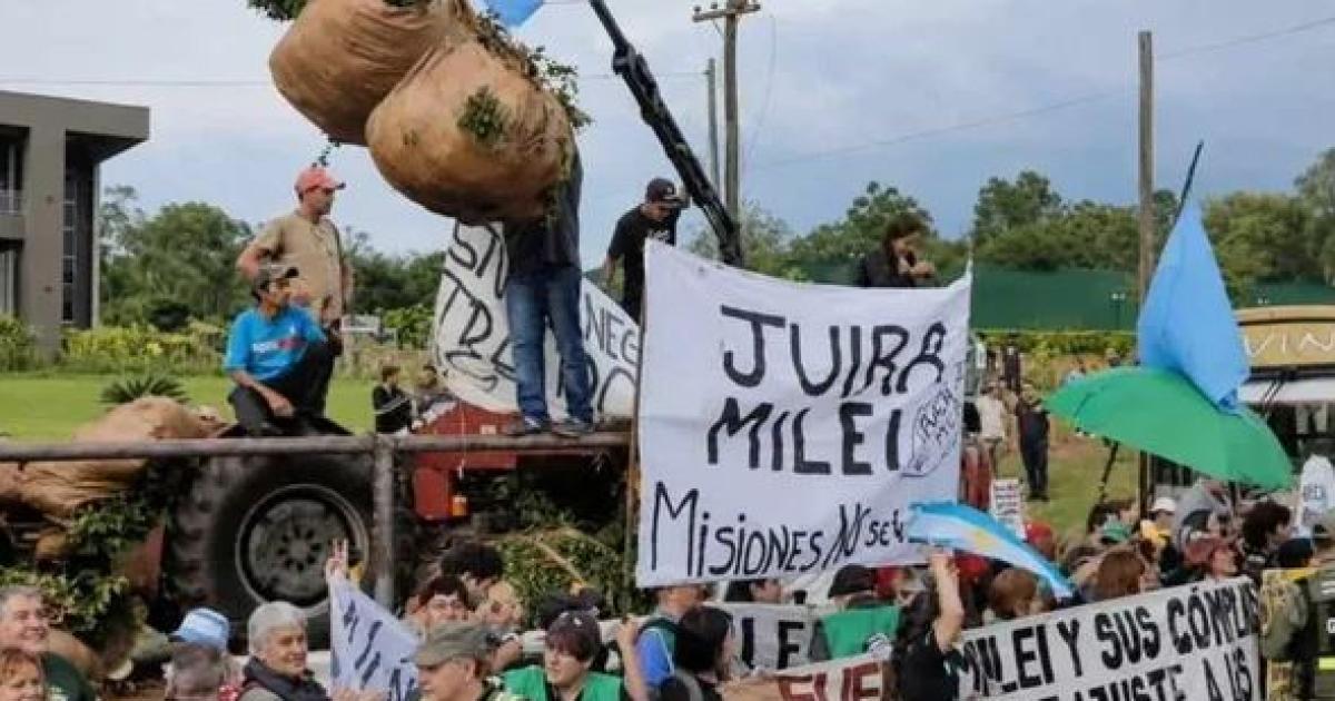 Milei en Misiones- productores de yerba mate protestaron durante la visita presidencial
