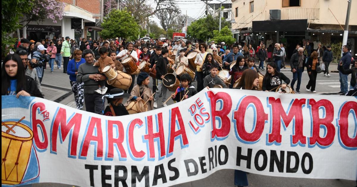 Exitosa sexta marcha de Los Bombos en Las Termas de Riacuteo Hondo