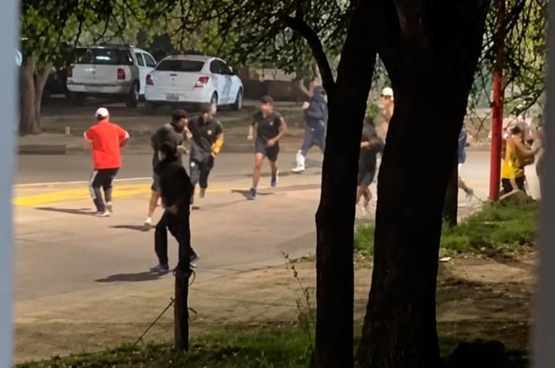 Batalla campal- pelea dantildeos y tiros en predio deportivo